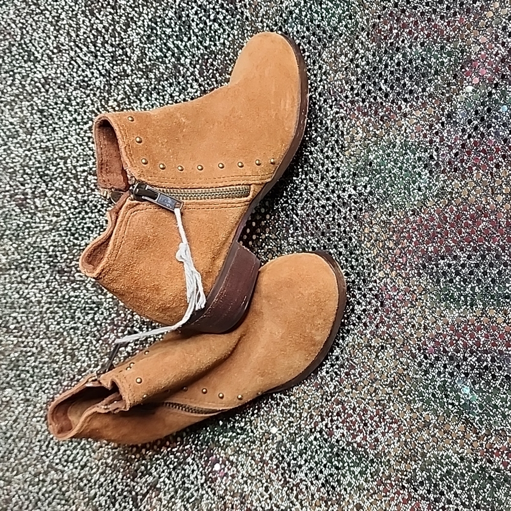 NWT Minnetonka Brie Boot